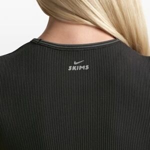 NikeSKIMS MATTE PADDED BABY TEE- 🖤Limited Edition Color 🖤Obsidian🖤 NWT